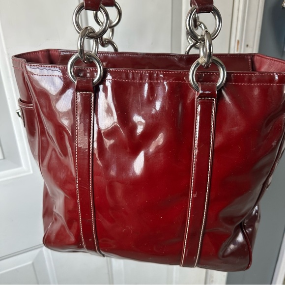 Y2K Coach Red East West Gallery Patent Leather Tote Side Turnlocks - Picture 4 of 10